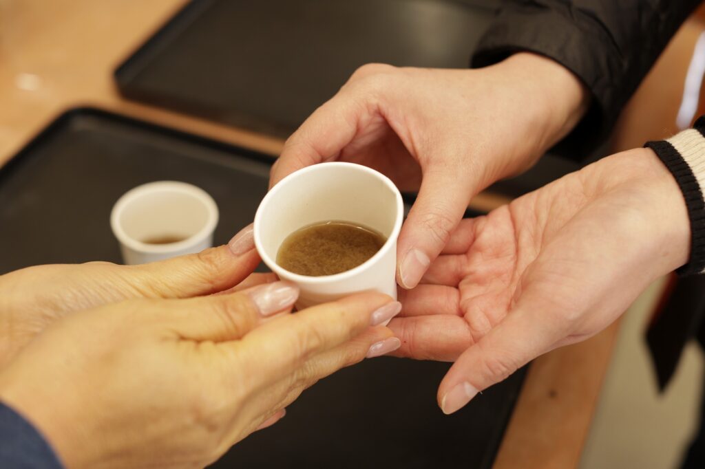 100日まいたけの即席お味噌汁の販売を開始